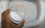 Adeus cheiro de xixi no vaso sanitário um dia depois que você limpa: o segredo é usar esse produto que você nunca pensou em usar na limpeza banheiro