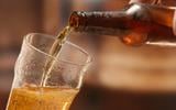Pode beber cerveja light sem atrapalhar a dieta? Saiba qual é a melhor opção para emagrecer