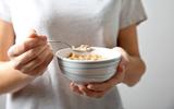 Nutricionista renomada explica por que a aveia é o melhor alimento para reduzir o colesterol se consumido nessa quantidade