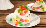 Dia das Crianças: todo ano a minha filha pede para fazer essa receita de gelatina colorida, ainda bem que é fácil e rápida