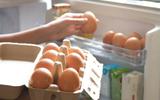 Não guarde os ovos na porta da geladeira! Descubra o jeito certo de armazenar o alimento