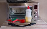 "É importante não tocar...": o truque que pouca gente sabe para limpar o forno elétrico e deixá-lo como novo