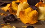 Pra fazer hoje no forno ou na airfryer: receita simples de chips de legumes crocante é o melhor snack saudável do mundo