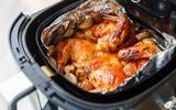 Pode colocar papel-alumínio na air fryer? Descubra no TudoGostoso!