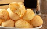 Como fazer o pão de queijo caseiro perfeito? Chef compartilha dicas de como acertar no preparo da iguaria queridinha dos brasileiros