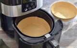 Sou especialista em air fryer e garanto: “O papel manteiga não é uma dádiva de Deus para o cozimento, é melhor evitá-lo”.