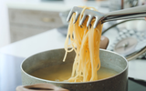 Fim do mistério: esse é o erro que muitos cometem e faz com que o macarrão fique grudento