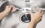 Como desentupir a pia da cozinha: 3 dicas simples