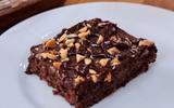Sem açúcar, sem farinha, sem leite e até sem manteiga: eu só acredito que esse brownie fit (molhadinho) é bom porque eu mesma faço!