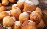 Bolinho de chuva SEM FARINHA DE TRIGO crocante por fora e cremoso por dentro: você escolhe a receita com ou sem banana