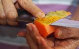 Se você tem cascas de mamão, você tem um tesouro: 5 maneiras de aproveitar essa parte do alimento