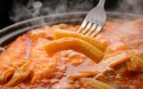 Receita de tteokbokki: veja como fazer esse prato coreano que sempre aparece nos doramas!
