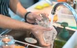 Como limpar copos de vidro: 2 truques para deixá-los brilhando