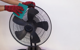 A melhor misturinha caseira para limpar ventilador de um jeito rápido e fácil e garantir um frescor no calorão das festas de fim de ano