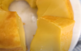 Bolo de leite de liquidificador é uma receita fácil com gostinho de infância que apesar de simples surpreende com sua textura de pudim