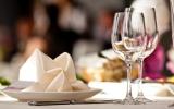 7 acessórios que vão te ajudar a decorar a mesa de jantar perfeita