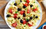 Esta é a melhor salada de macarrão saudável que você pode fazer com apenas três ingredientes e em 15 minutos