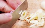 Dicas infalíveis de dona de casa: como cozinhar o alho corretamente e não fazer errado como a maioria!