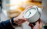 Como a volta do horário de verão pode influenciar o seu apetite (e humor!), segundo cientistas