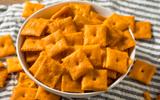 “Nunca mais comprei no mercado”: biscoito de queijo crocante de apenas 4 ingredientes é muito fácil de fazer e mais gostoso que o industrializado