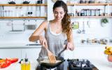 Vai morar sozinho? Saiba quais eletrodomésticos de cozinha comprar para a casa nova