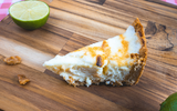 Sem forno, sem gelatina e sem leite condensado: receita fácil de torta de limão tem um truque para ficar bem estruturada e ingrediente secreto para um sabor único