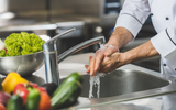Como eliminar os odores desagradáveis na cozinha: conheça produtos perfeitos para as mãos, geladeira e mais!