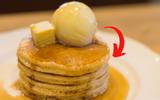Panqueca americana feita com SORVETE, farinha e nada mais não só dá certo: também fica muito fofinha e saborosa!