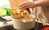 Truque do limão na água da batata é uma dica muito simples que muda o prato