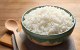 Dá pra fazer arroz na airfryer e fica soltinho e gostoso: veja como cozinhar o acompanhamento de um jeito bem simples