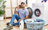 Adeus nhaca de suor: aprenda como lavar a roupa de academia do jeito certo com esses passos