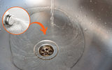 Você só precisa de um pouco de sal e 5 minutos para desentupir os canos dos banheiros e da cozinha