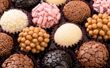 Saiba mais sobre a origem do brigadeiro e como prepará-lo em casa com poucos acessórios