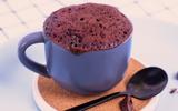 Nem açúcar, nem culpa: brownie sem forno só leva 3 ingredientes, é baixo em calorias e fica pronto em 3 minutos