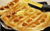Waffle de pão de queijo para comer no café da manhã no fim de semana: aqui em casa só existe sábado depois de comer essa receita