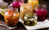 Alimentos fermentados ou em conserva? Entenda de uma vez por todas as diferenças e o modo de preparo de cada um