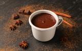Nem maisena, nem leite condensado: chocolate quente supercremoso com só 3 ingredientes!
