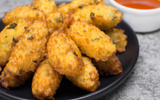 Prático, gostoso e sem desperdício: este bolinho de arroz com brócolis é uma maneira deliciosa de aproveitar as sobras