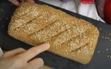 Nem ovo, nem aveia: pão caseiro ZERO FARINHA de 2 ingredientes é vegano e muito fácil de fazer