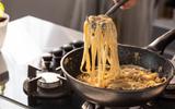 Truque de nutricionista: esse utensílio de cozinha define a quantidade certa de macarrão recomendada por refeição