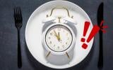 O melhor horário para jantar, segundo especialistas em longevidade, tem relação com a hora que você dorme