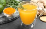 Os benefícios do chá de alecrim com cúrcuma: o que acontece com o corpo ao ingerir os populares ingredientes de remédios caseiros juntos na infusão