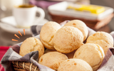 Sou mineira e cresci comendo pão de queijo todo final de semana: essa é a receita da minha família, o pãozinho fica robusto e muito saboroso