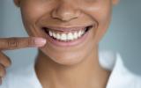 Esses alimentos que você tem em casa vão deixar os seus dentes mais bonitos