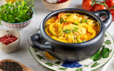 Nem inox e nem antiaderente, esta é a panela certa para fazer moqueca!