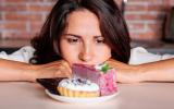Palavra de bioquímica: o melhor e o pior horário para comer açúcar SEM impactar o seu corpo com as consequências do refinado