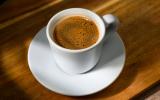 O melhor dos mundos: como beber café com a energia da cafeína, mas sem sofrer com ansiedade (truque simples com um ingrediente!)