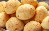 Aprendi a receita desse pão de queijo da roça com a minha sogra que é mineira, é de comer rezando!