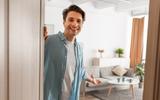Sou arquiteto e recomendo portas sem moldura: "Elas são melhores do que as portas tradicionais e proporcionam mais espaço"