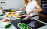 Cozinha para iniciantes: guia do TudoGostoso traz 8 dicas essenciais para quem nunca cozinhou